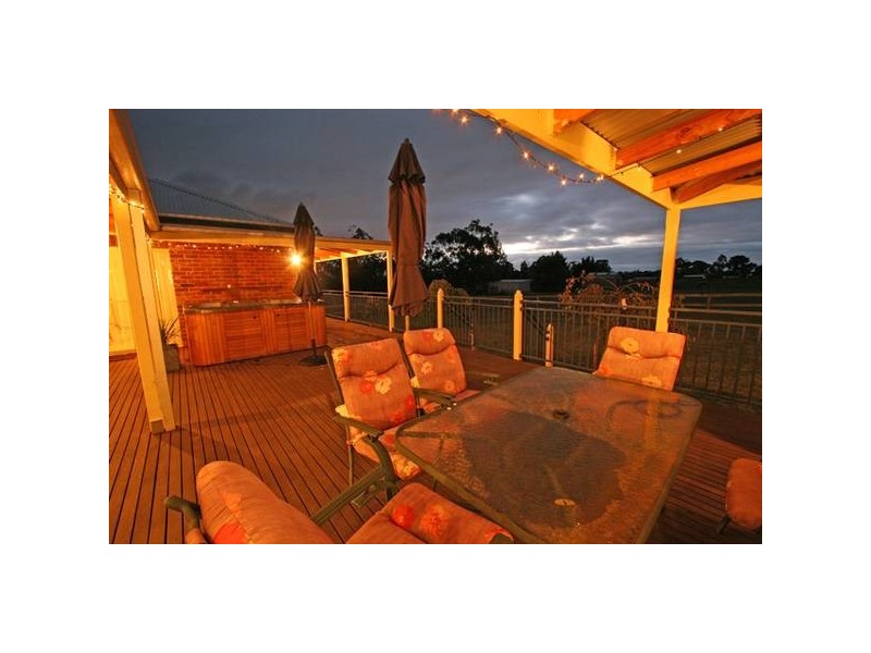 11 Warren Terrace, Hazelwood North VIC 3840