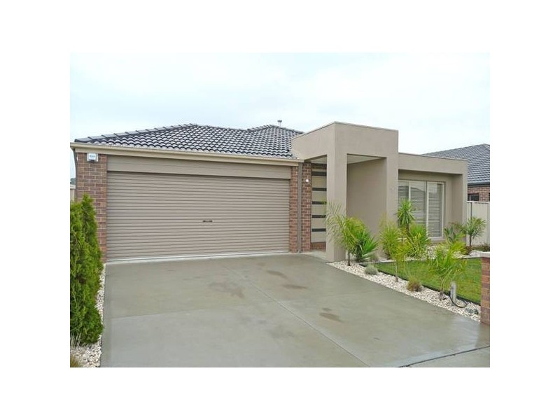 11 Riverslea Boulevard, Traralgon VIC 3844