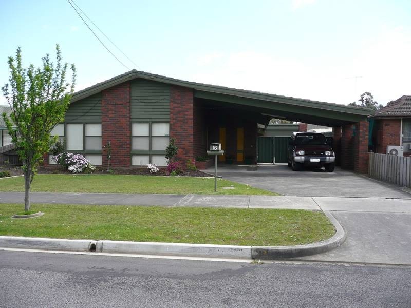 18 Heather Grove, Traralgon VIC 3844