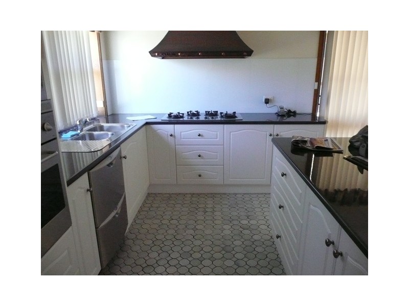 18 Heather Grove, Traralgon VIC 3844