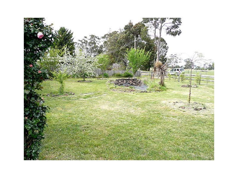 25 Sparks Lane, Toongabbie VIC 3856