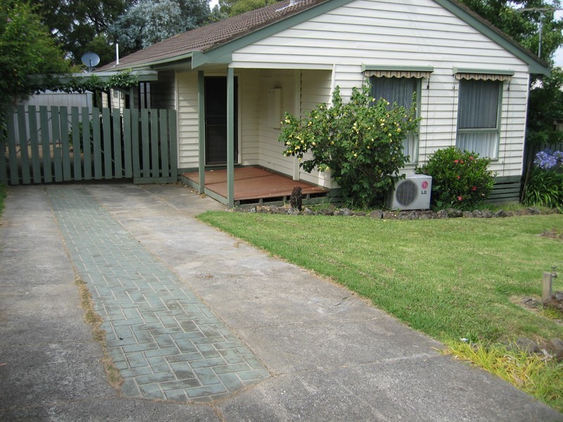 16 Lampards Road, Drouin VIC 3818