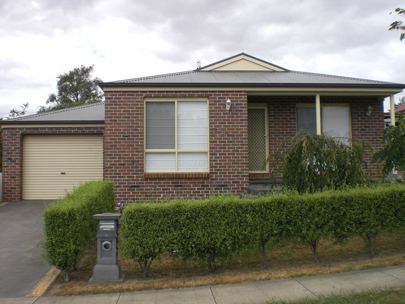 12a Tobruk Street, Warragul VIC 3820