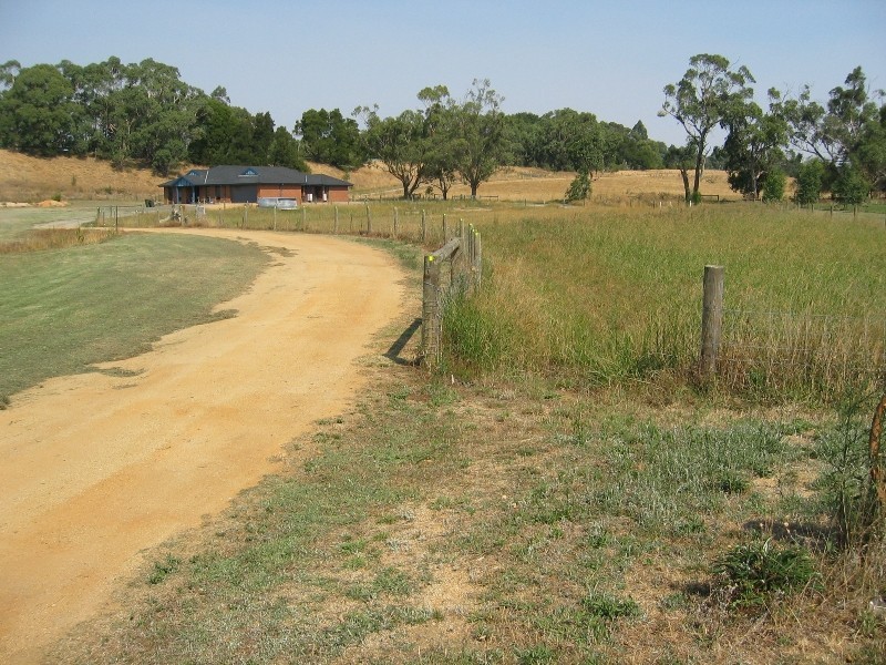 19 Robinhood Way, Drouin VIC 3818