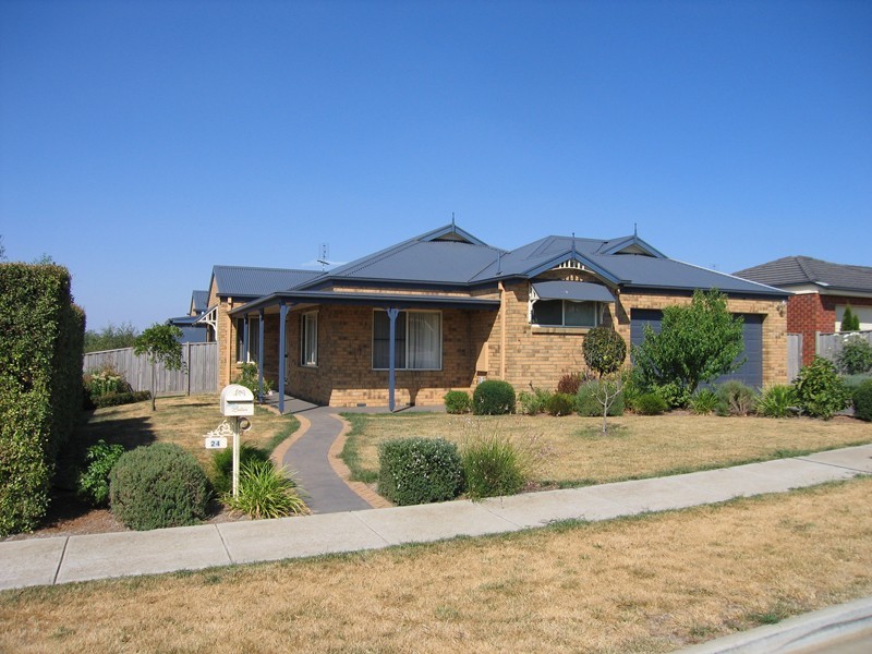 24 Grange Crescent, Warragul VIC 3820