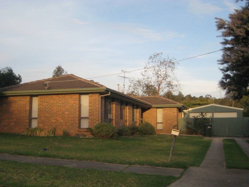 24 Boronia Street, Drouin VIC 3818