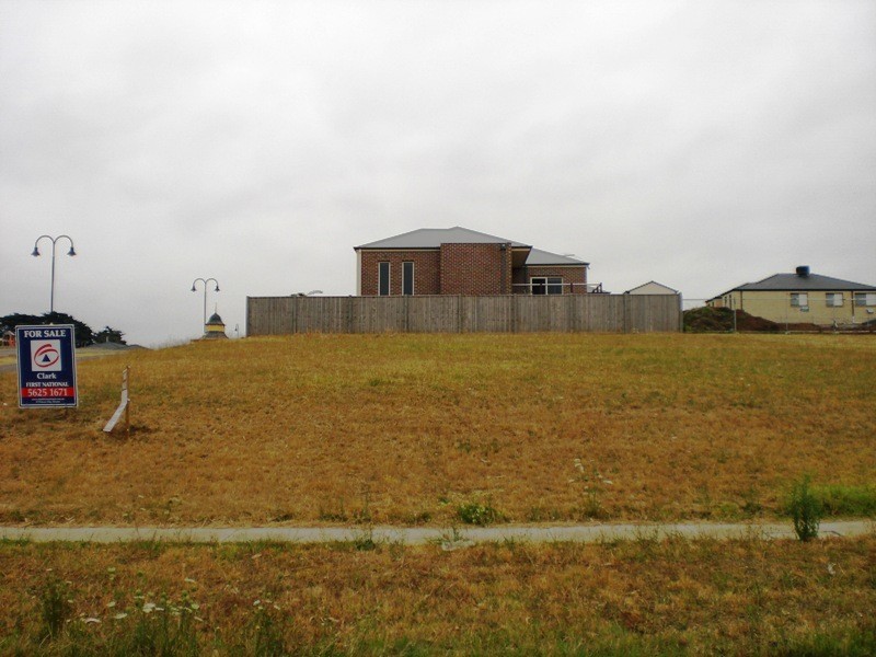 123 McNeilly Road, Drouin VIC 3818