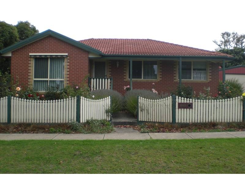 2/a Young Street, Drouin VIC 3818