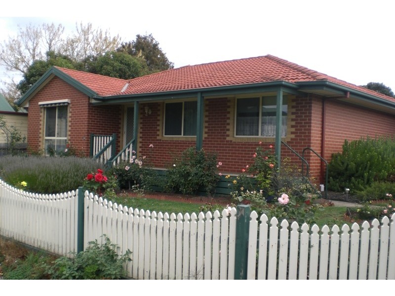2/a Young Street, Drouin VIC 3818