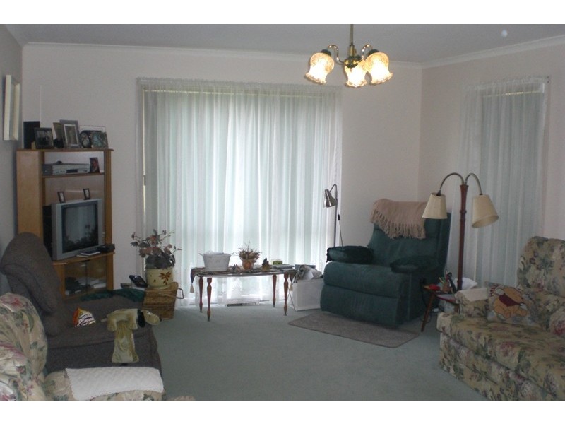 2/a Young Street, Drouin VIC 3818