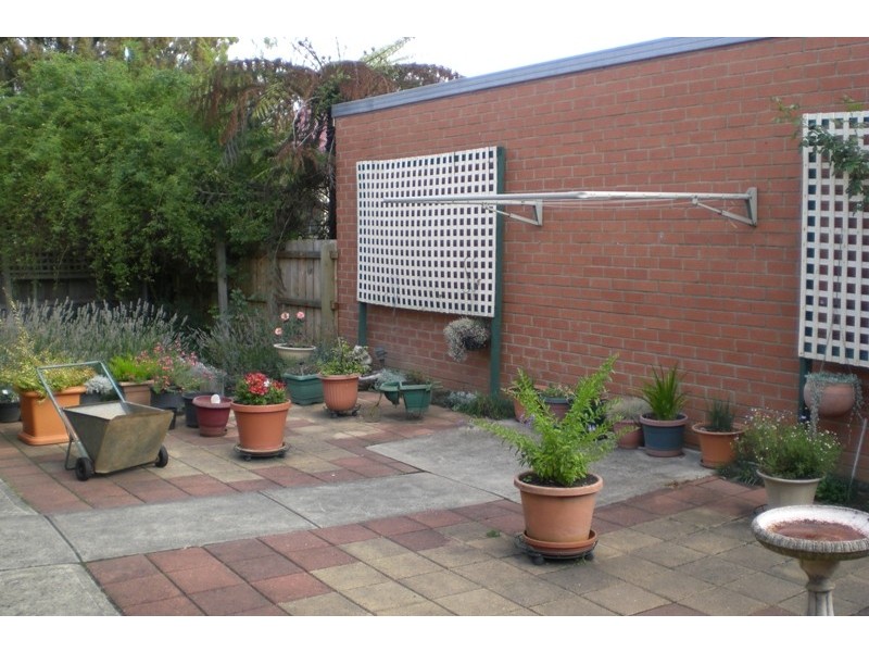 2/a Young Street, Drouin VIC 3818