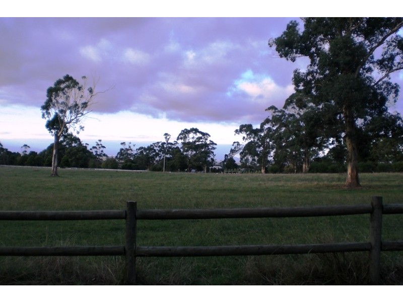 682 Darnum-Allambee, Cloverlea VIC 3822