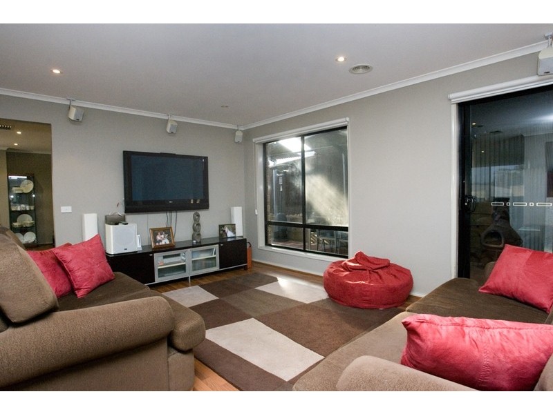 12 Walker Drive, Drouin VIC 3818