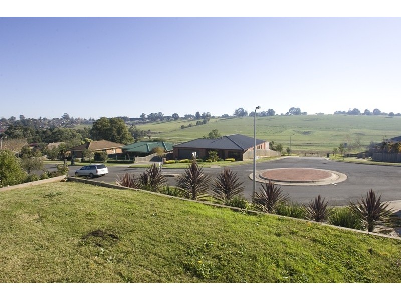 12 Walker Drive, Drouin VIC 3818