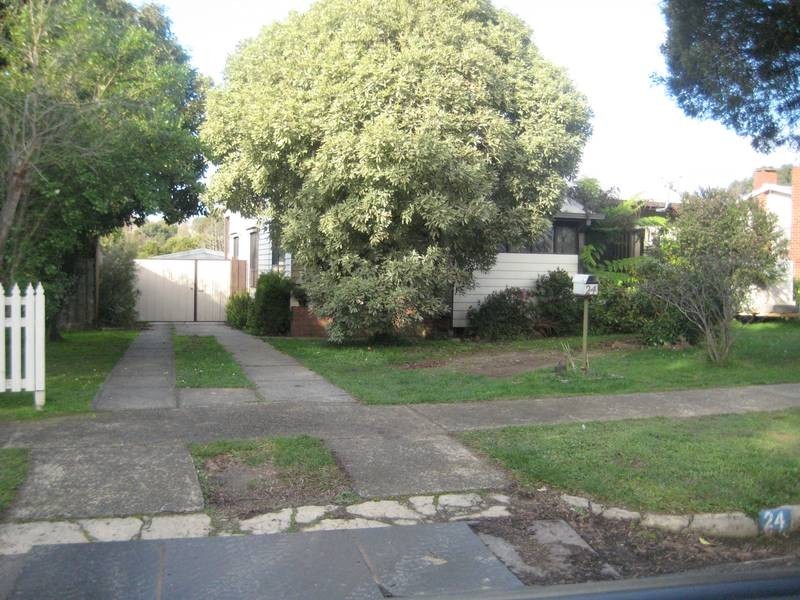 24 Centre Avenue, Warragul VIC 3820