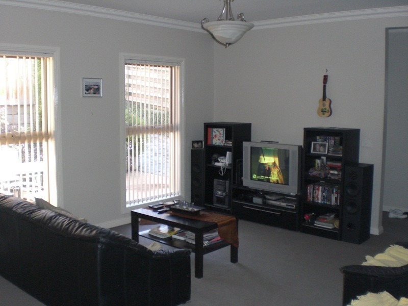 1 & 2/18 Montrose Street, Warragul VIC 3820