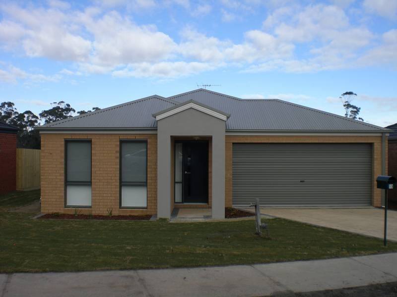 13 Springwater Drive, Drouin VIC 3818