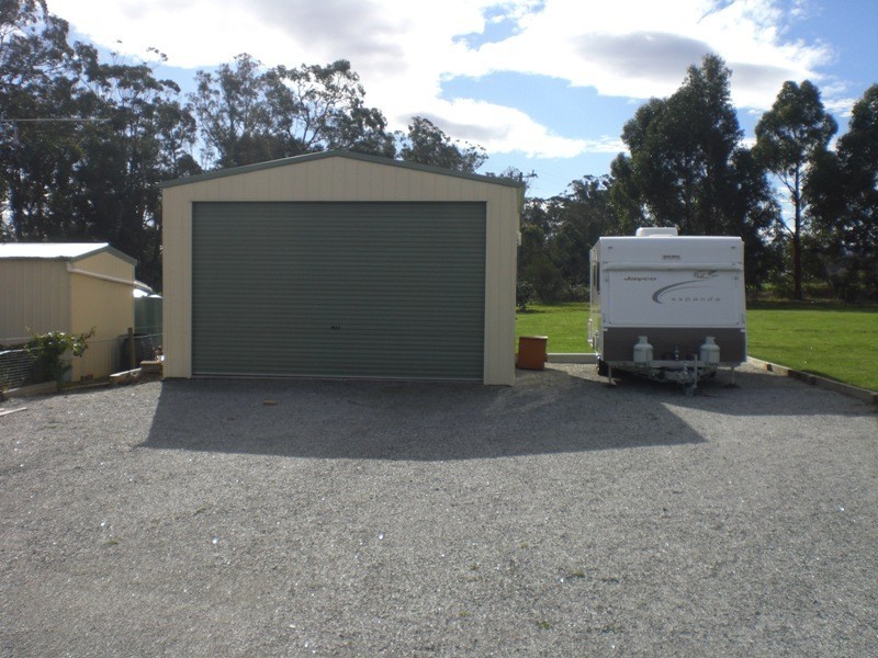 61 Fairway Drive, Drouin VIC 3818