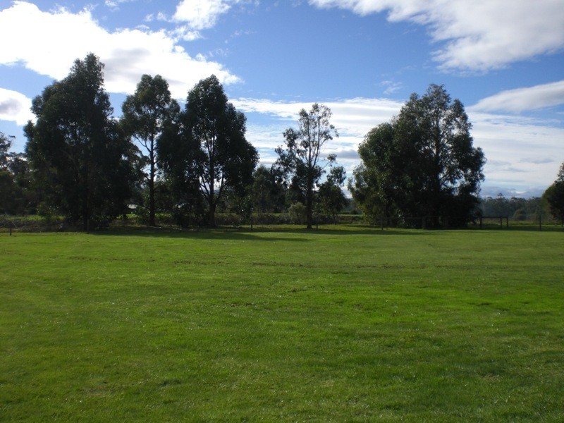 61 Fairway Drive, Drouin VIC 3818