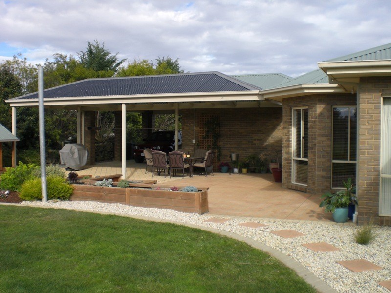 61 Fairway Drive, Drouin VIC 3818