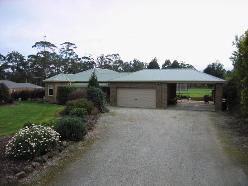 61 Fairway Drive, Drouin VIC 3818