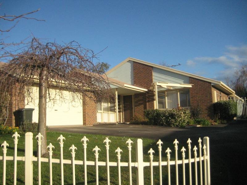 6 Jackson Drive, Drouin VIC 3818