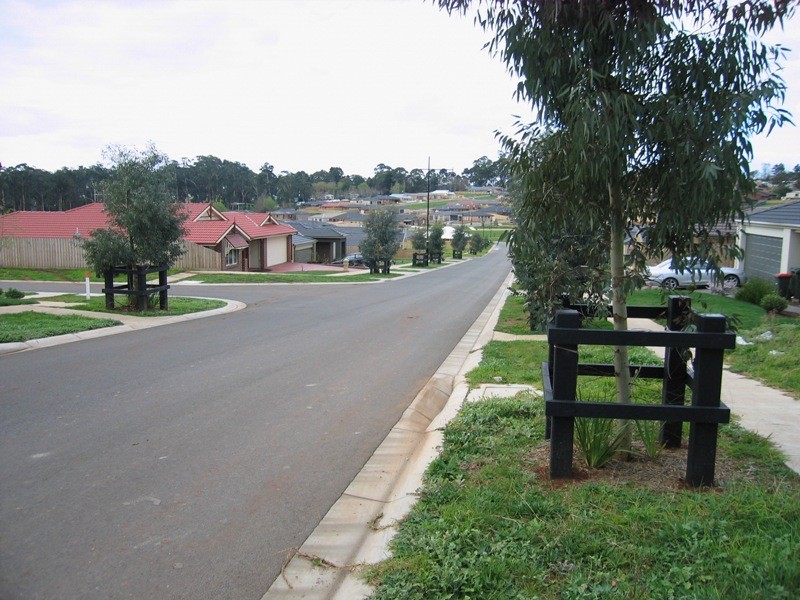 8 Rivendale Crescent, Drouin VIC 3818