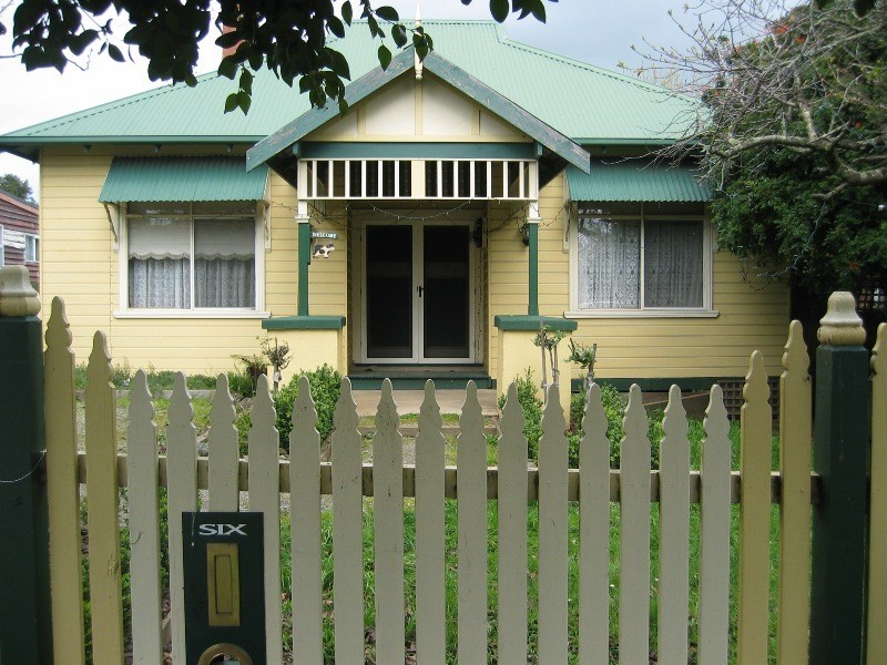 6 Lampards Road, Drouin VIC 3818