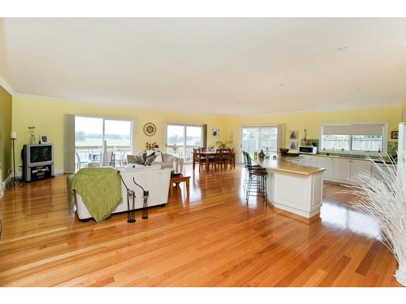 6 Nicolas Court, Warragul VIC 3820