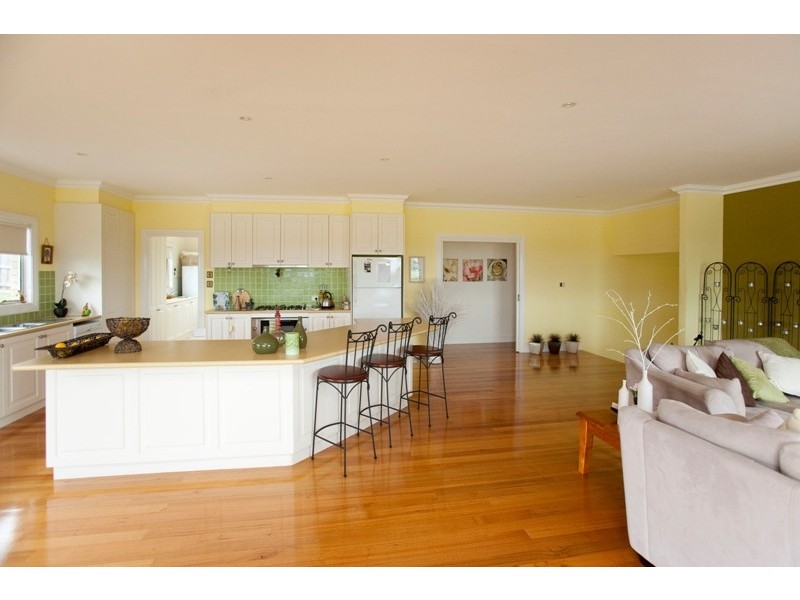 6 Nicolas Court, Warragul VIC 3820