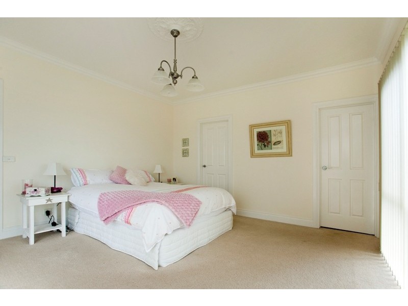 6 Nicolas Court, Warragul VIC 3820