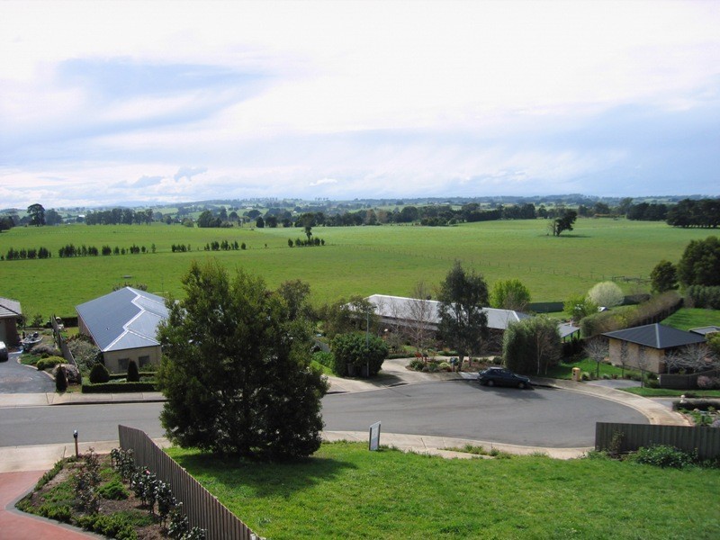 6 Nicolas Court, Warragul VIC 3820