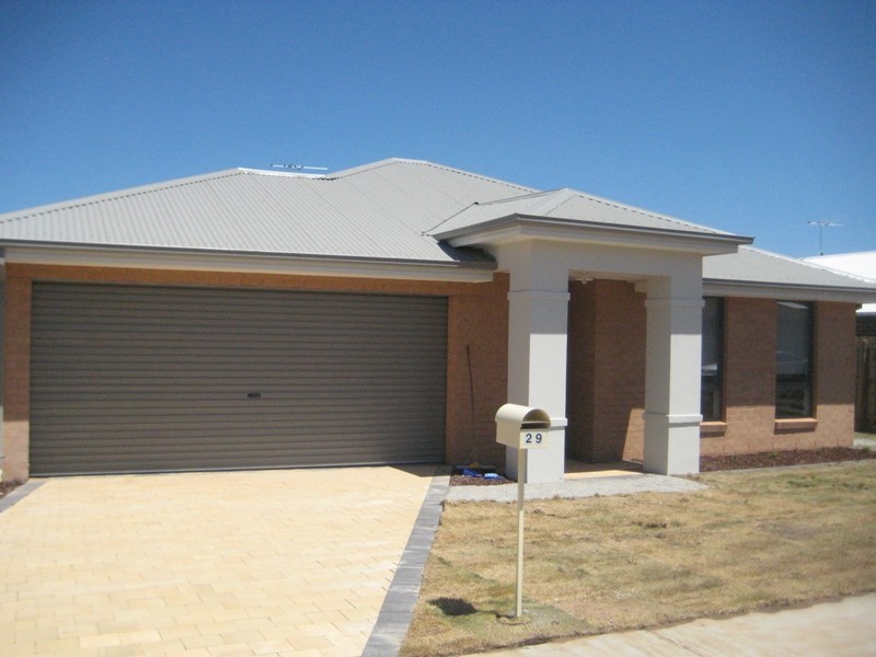 29 Springwater Drive, Drouin VIC 3818