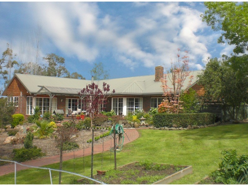 37 Simper Court, Drouin VIC 3818