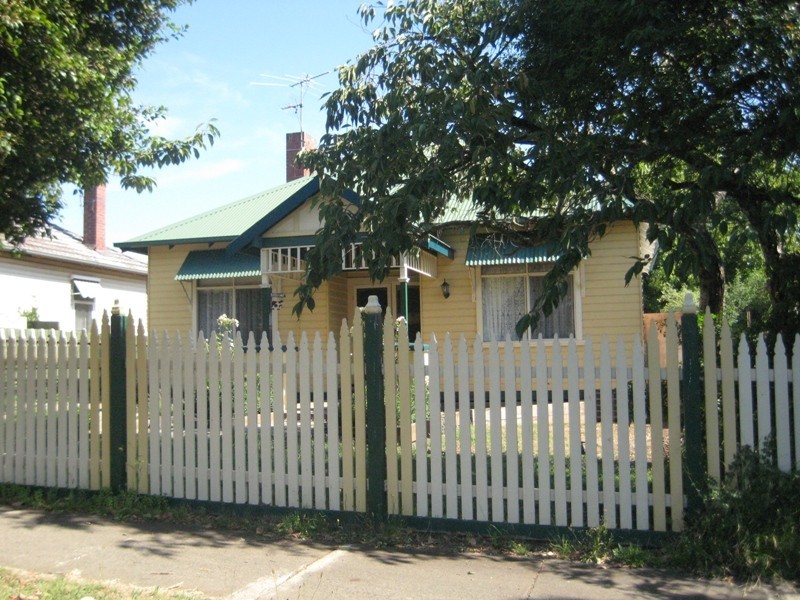 6 Lampards Road, Drouin VIC 3818