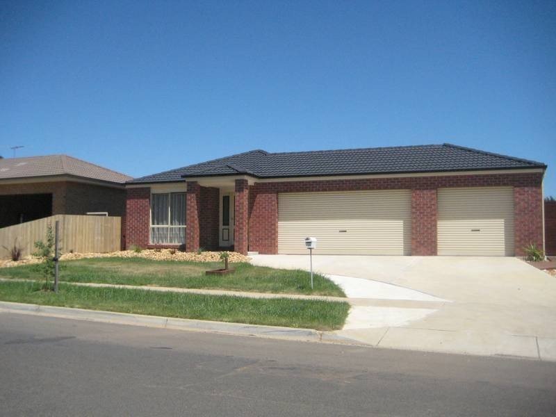 106 Longwarry Road, Drouin VIC 3818