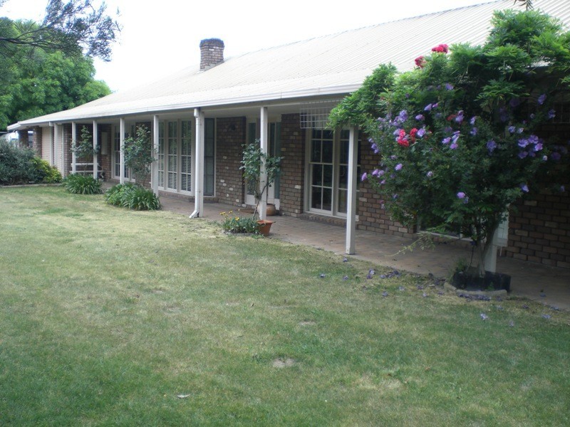 4 Pine Grove, Warragul VIC 3820