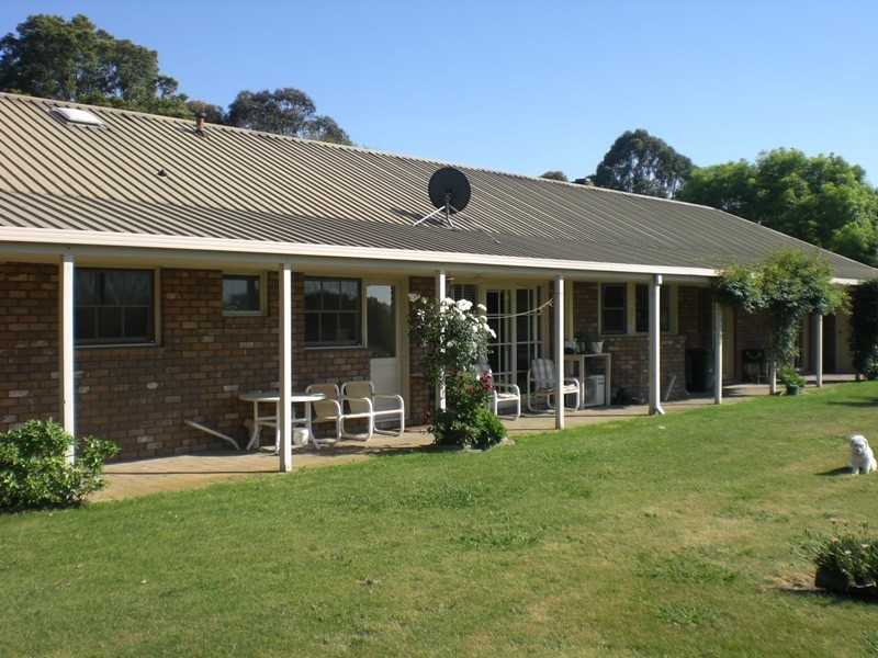 4 Pine Grove, Warragul VIC 3820