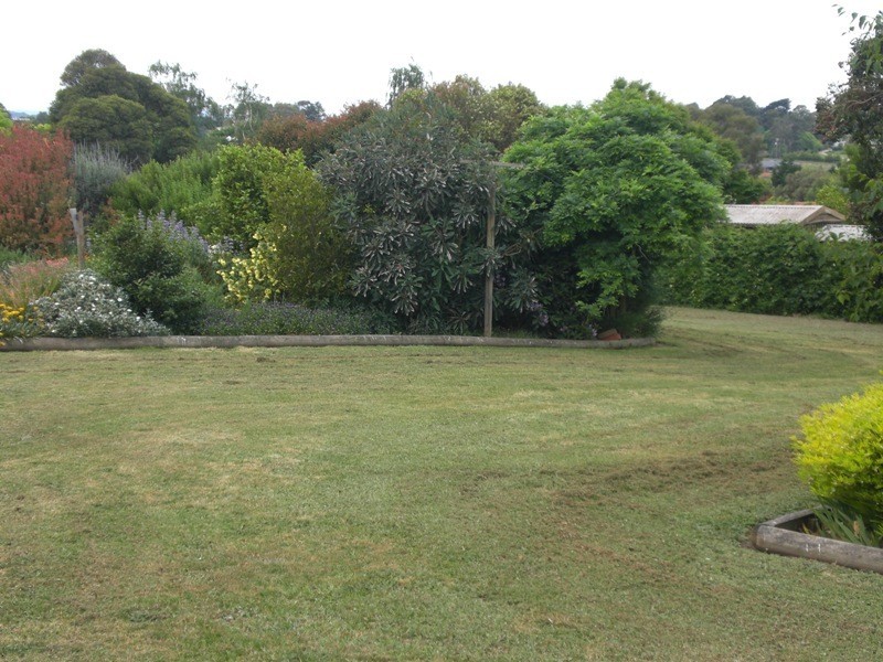 4 Pine Grove, Warragul VIC 3820
