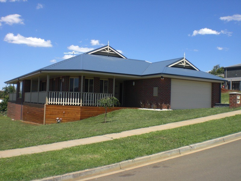 16 Grange Crescent, Warragul VIC 3820