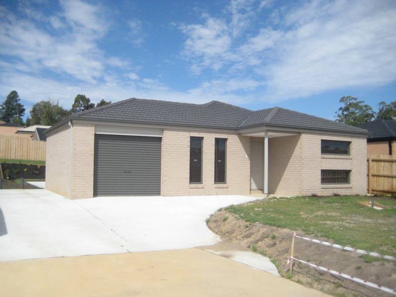 6 Oberon Place, Drouin VIC 3818