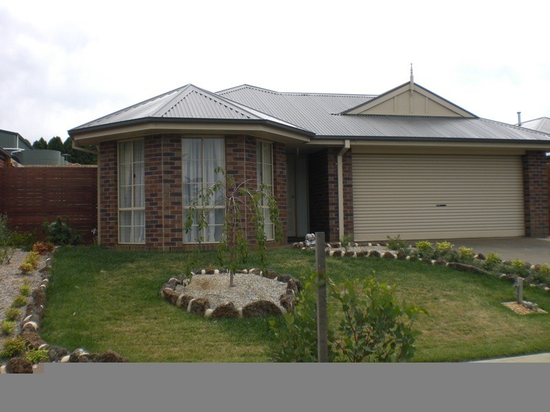 109 McNeilly Road, Drouin VIC 3818