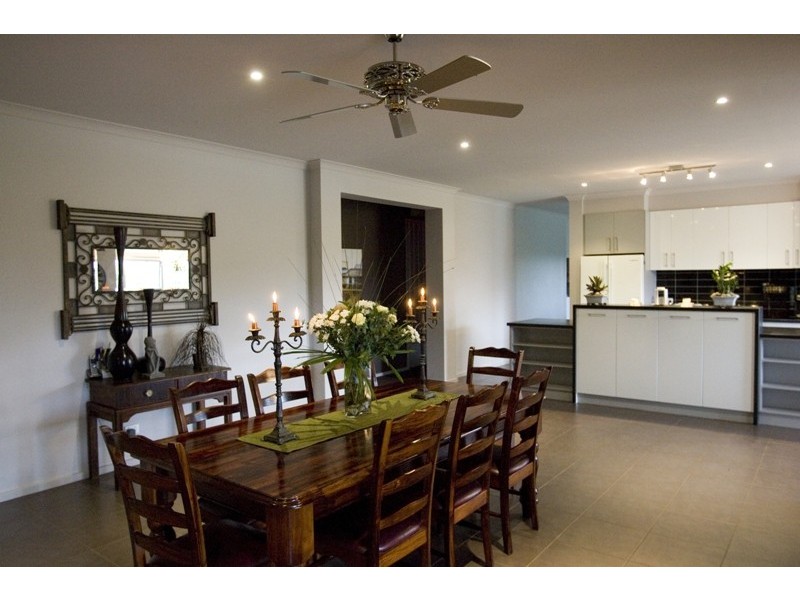 14 Settlers Rise, Drouin VIC 3818