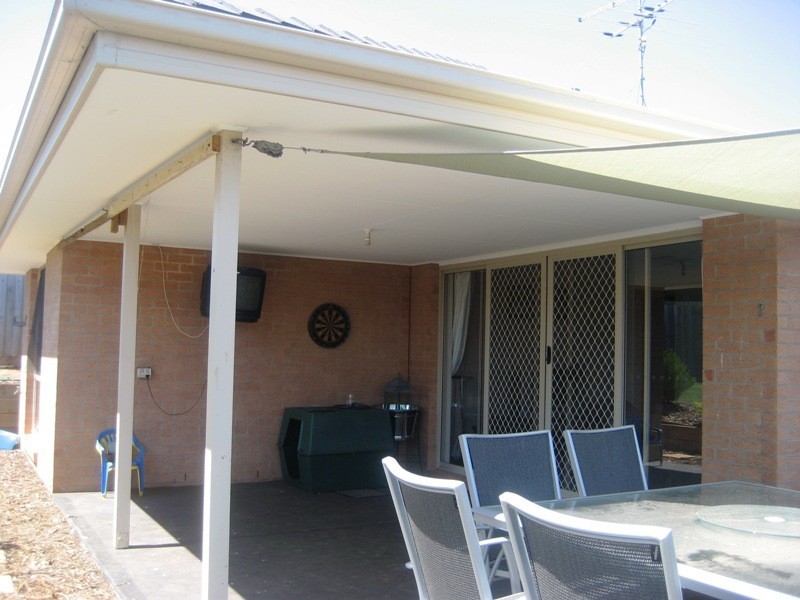19 Davey Drive, Drouin VIC 3818