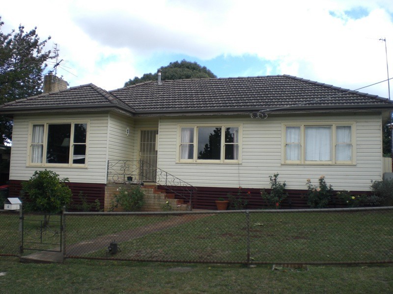 4 Lardner Road, Drouin VIC 3818