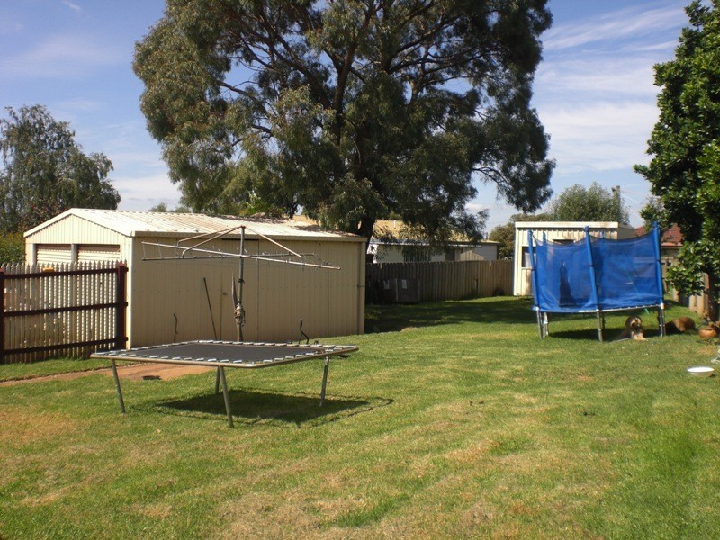 4 Lardner Road, Drouin VIC 3818