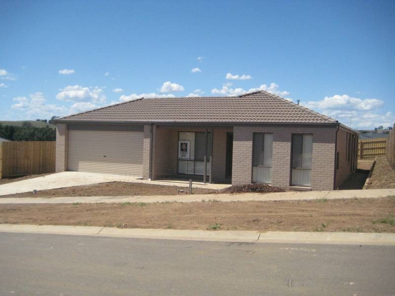 16 Rimfire Drive, Drouin VIC 3818
