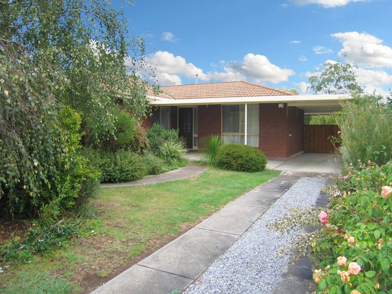 16 Forrest Street, Drouin VIC 3818