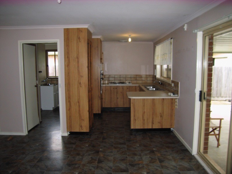 16 Forrest Street, Drouin VIC 3818