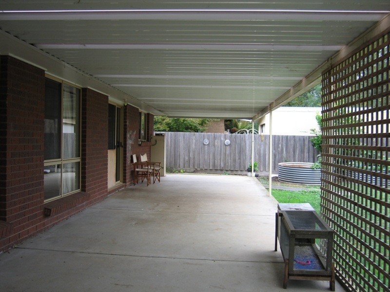 16 Forrest Street, Drouin VIC 3818